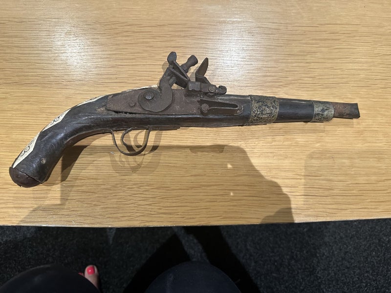 Flintlock Pistol Replica Carousel 2