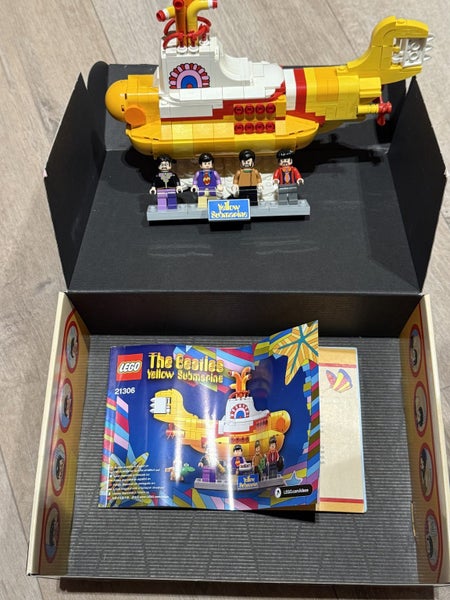 USED LEGO Ideas 21306: The Beatles Yellow Submarine Carousel 1
