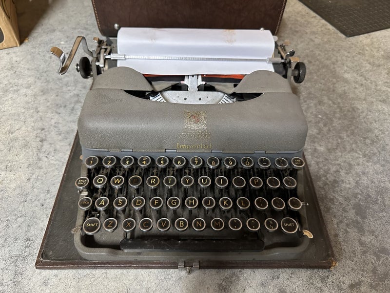 Vintage Imperial Typewriter & Cover Carousel 1