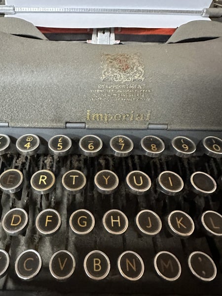 Vintage Imperial Typewriter & Cover Carousel 13