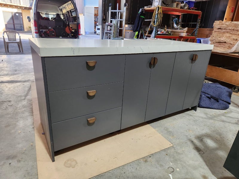 Island unit with engineered stone top Carousel 1