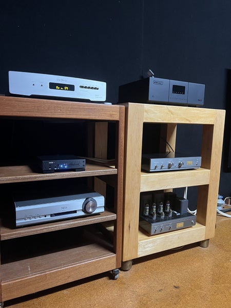 AirTight ATM-1E stereo amplifier - Parmenter Sound Carousel 2