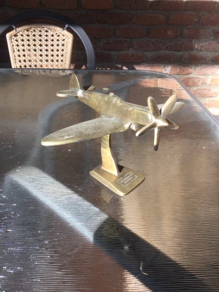 A FINE VINTAGE ART DECO WAR PLANE ON STAND BRASS Carousel 2