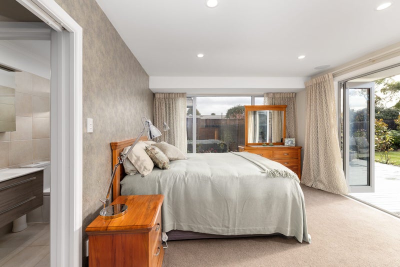 Stunningly Renovated with Style & Sophistication!62885375751043114