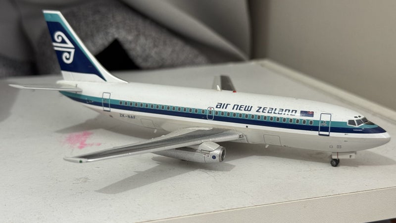 Air New Zealand Boeing 737-2Y5/Adv ZK-NAF Carousel 1