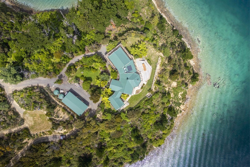 Exclusive Waterfront Estate: ‘The Peninsula’62885375804931112