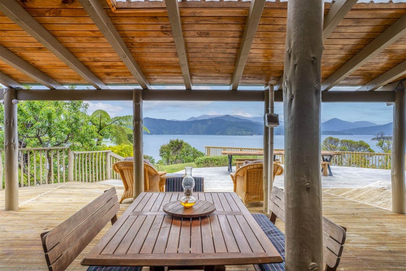 Exclusive Waterfront Estate: ‘The Peninsula’62885375804931114