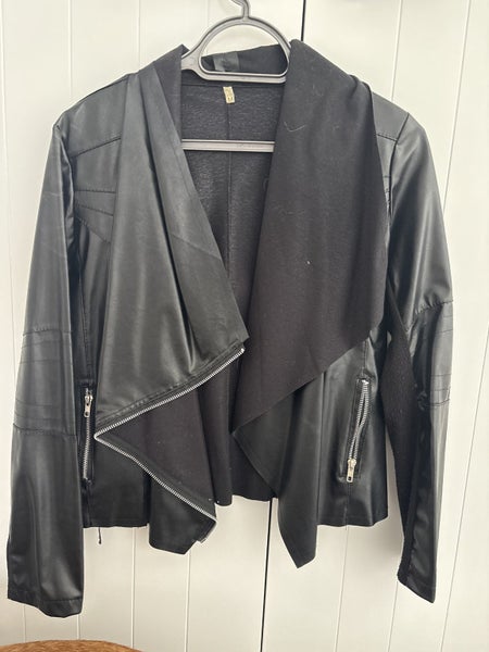 Women’s jacket size medium Carousel 1