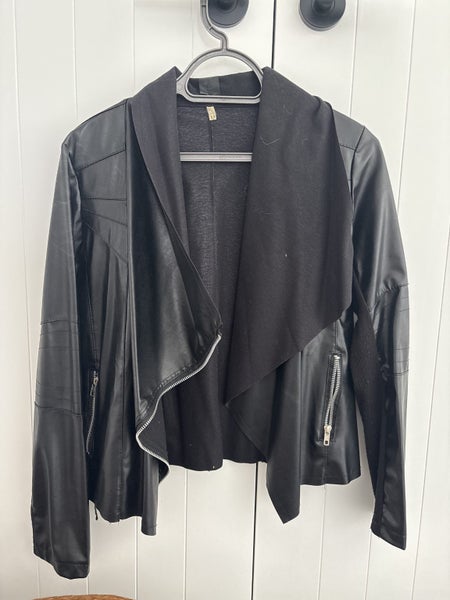 Women’s jacket size medium Carousel 2