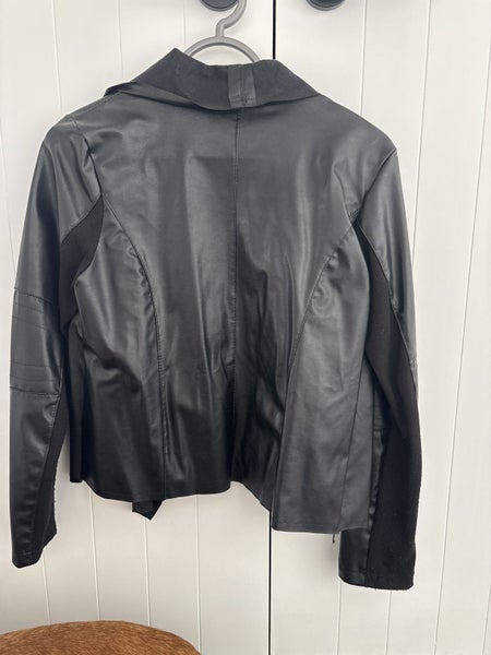 Women’s jacket size medium Carousel 3