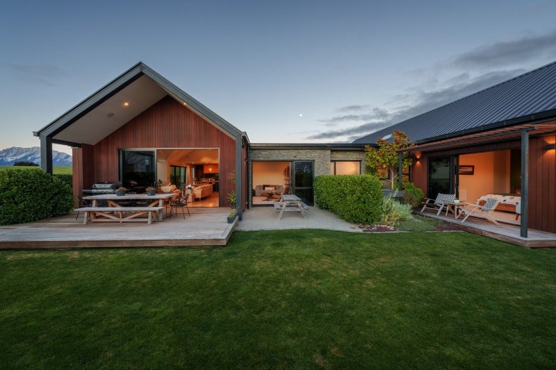 Luxury, light, and Mount Gold vistas62885375961602112