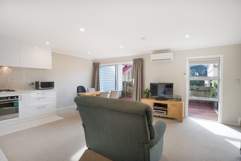 Modern Three Bedroom Townhouse62885375945731113