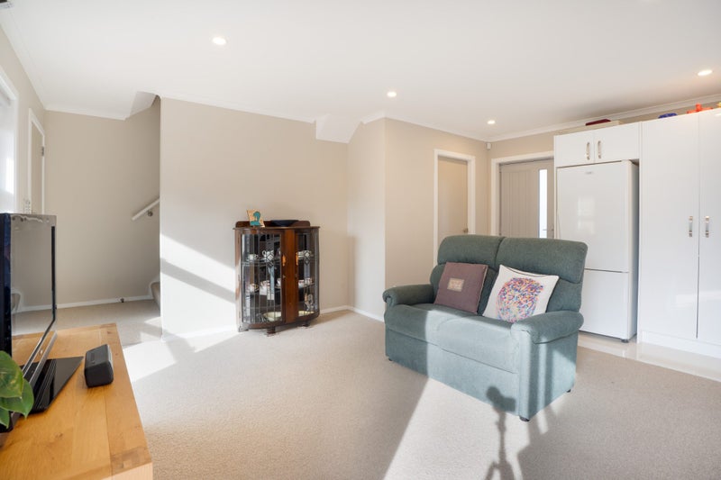 Modern Three Bedroom Townhouse62885375945731114