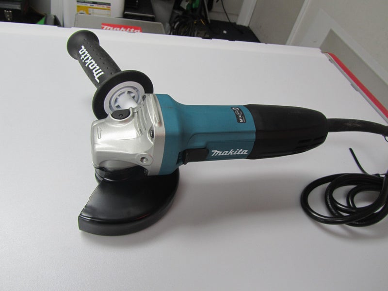 Makita 125mm 720W Angle Grinder GA5030 Carousel 1