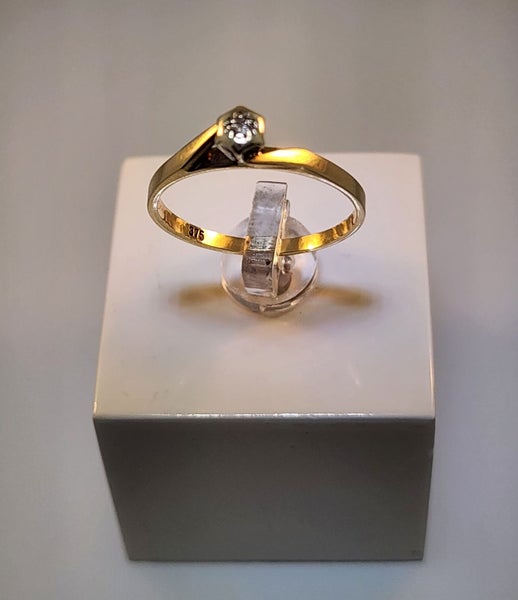 Diamond Solitaire Ring Carousel 1