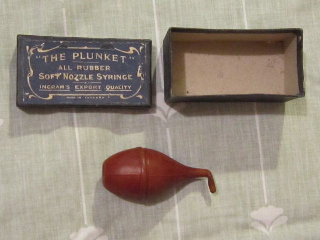 PLUNKET RUBBER SOFT NOZZLE SYRINGE Carousel 1