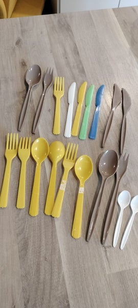 Retro Plastic Cutlery Carousel 1