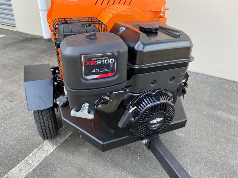 WOOD CHIPPER - Briggs & Stratton E-Start Engine Carousel 2