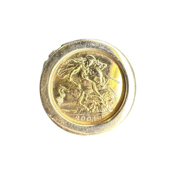 9/22CT YELLOW GOLD HALF SOVEREIGN RING Carousel 1