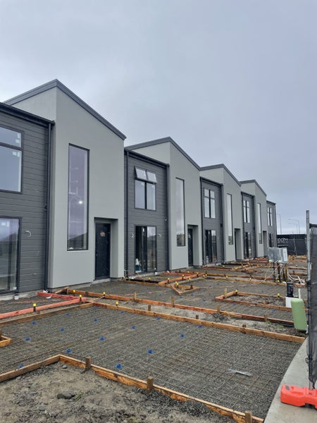 Image 2 of 11