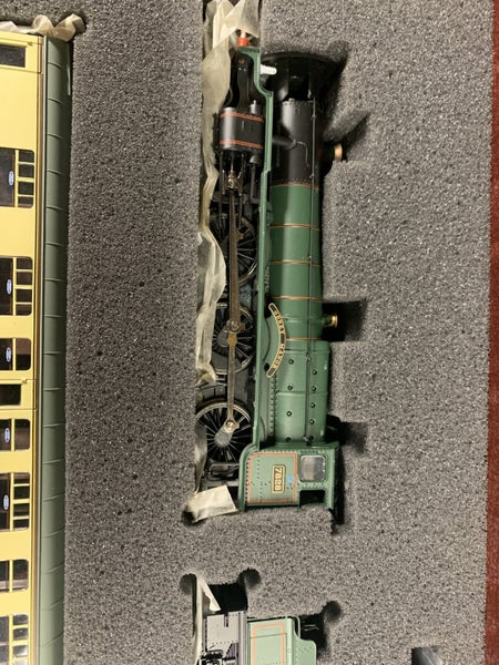OO - Bachmann - Cambrian Express - Limited Edition (TWO Trains!) $1.00 res! Carousel 2