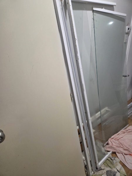 Shower door Carousel 1