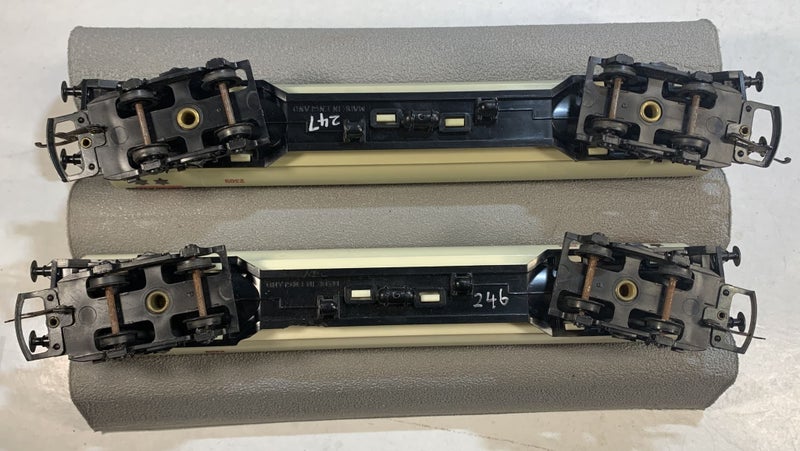OO - Two Tank Cars - Hornby? - $1.00 reserve Carousel 6