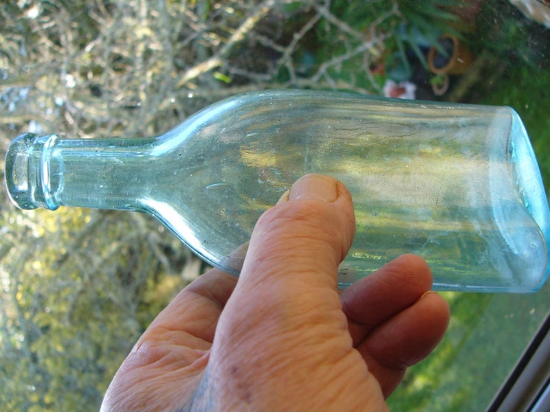 19cm long-neck aqua flask-shaped bottle Carousel 7