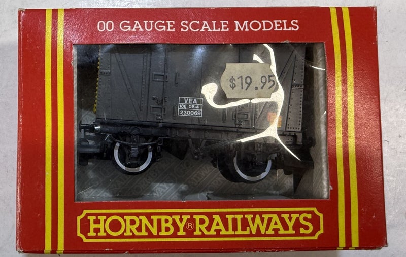 OO - Hornby - EVentilated Van - VEA - $1.00 reserve Carousel 7