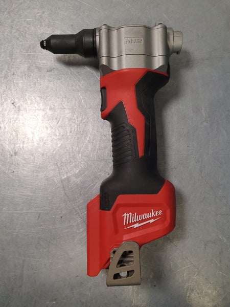 Milwaukee 12V M12BPRT Rivet Gun Carousel 1