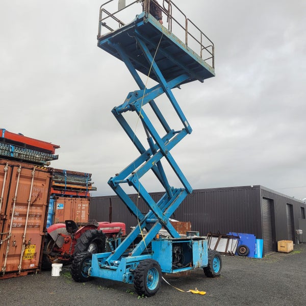 Scissor Lifter Carousel 1