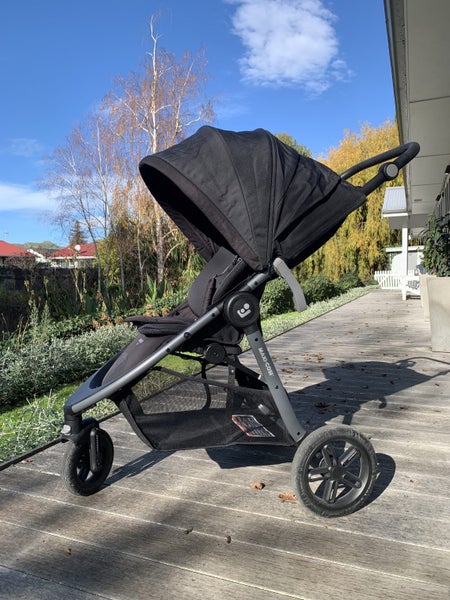MAXI-COSI GIA XP 3 WHEEL STROLLER. MIDNIGHT BLACK Carousel 1