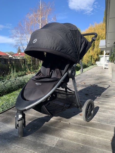 MAXI-COSI GIA XP 3 WHEEL STROLLER. MIDNIGHT BLACK Carousel 2