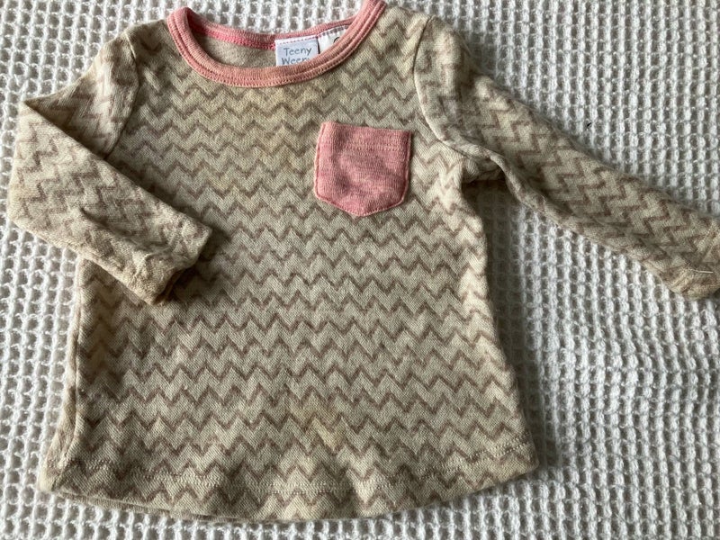 Cream merino top with beige zigzag design and pink trim. Teeny Weeny, size 0062863864529538118