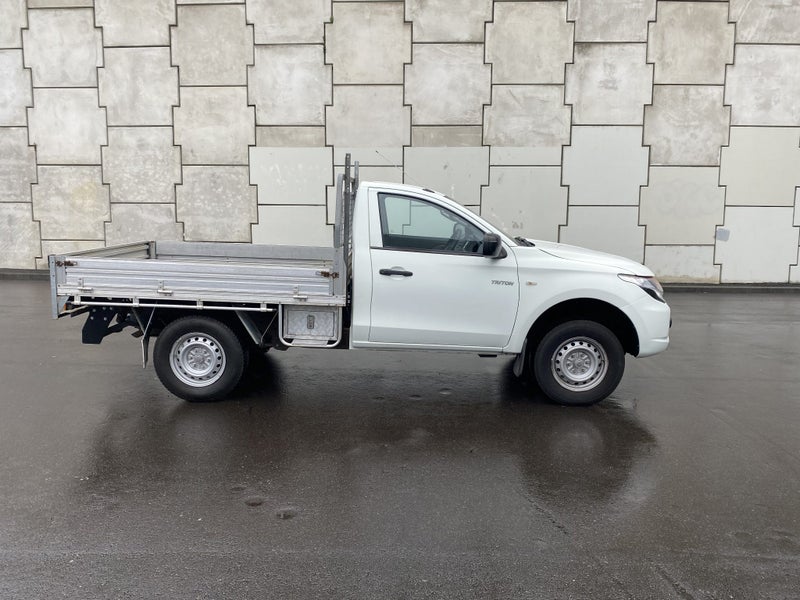 2017 Mitsubishi Triton 2.4D - AUTOMATIC - FLATDECK62863269810689111