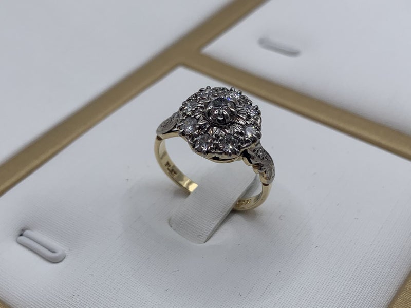 "SWEET GIFT" Vintage 18ct Gold Diamond Cluster Ring *THE PERFECT GIFT* Carousel 2