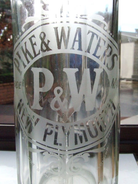 Old Clear Glass 30oz "Pike & Waters, New Plymouth" Soda Syphon62941444792449111