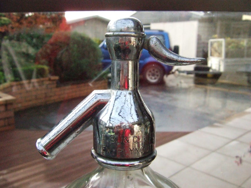Old Clear Glass 30oz "Pike & Waters, New Plymouth" Soda Syphon62941444792449112