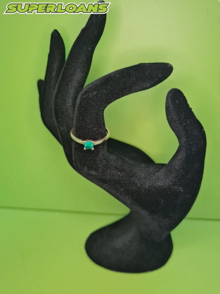 ** 9CT YELLOW GOLD RING WITH GREEN STONE ** Carousel 2