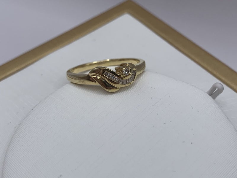 "SWEET GIFT" 18ct Gold Diamond Ring *SWEET AS* Carousel 2