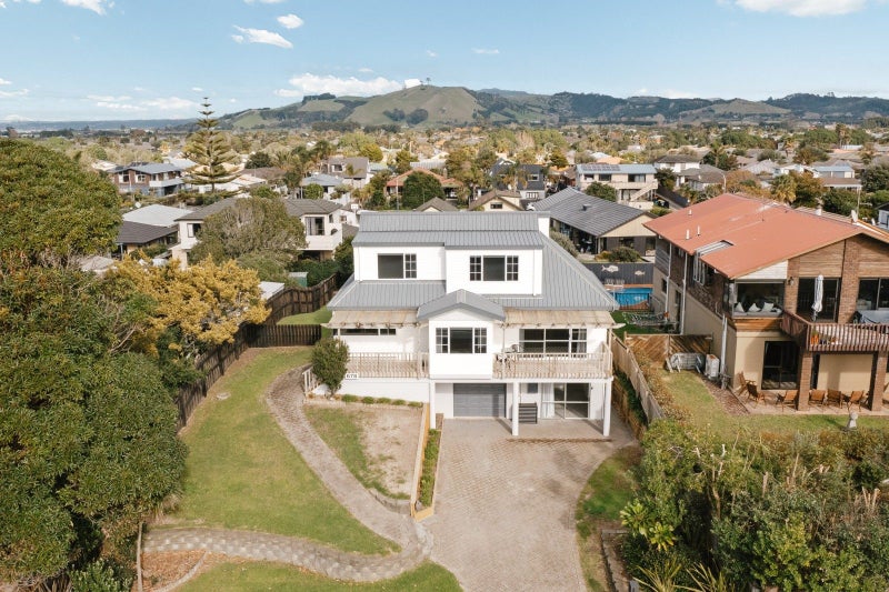 Image 3 of 28