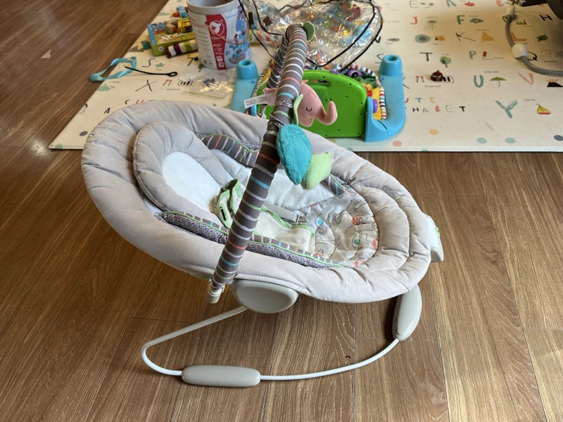 Ingenuity SmartBounce Automatic Bouncer Carousel 1