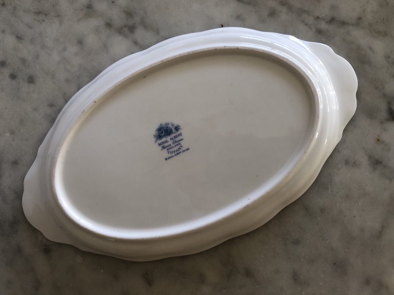 “Tiffany” oval tray in original box 1981 Royal Albert62854317049090113