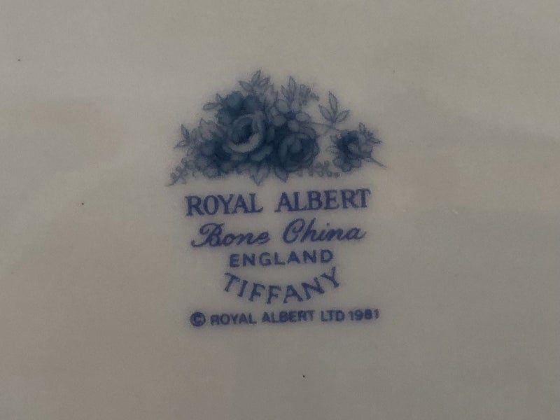 “Tiffany” oval tray in original box 1981 Royal Albert62854317049090112