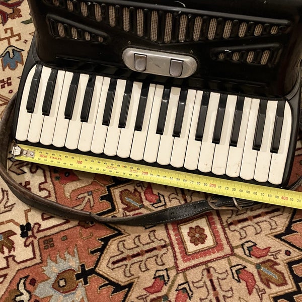 Crucianelli Piano Accordion - Made in Italy - 48 Bass Carousel 9