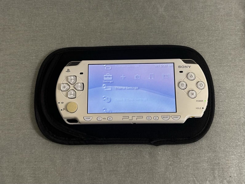 PlayStation Portable (PSP) 2000 – White | 64GB | Ready to use Carousel 2