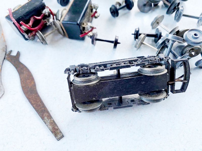 Train parts / accessories. Metal wheels & switches Carousel 2