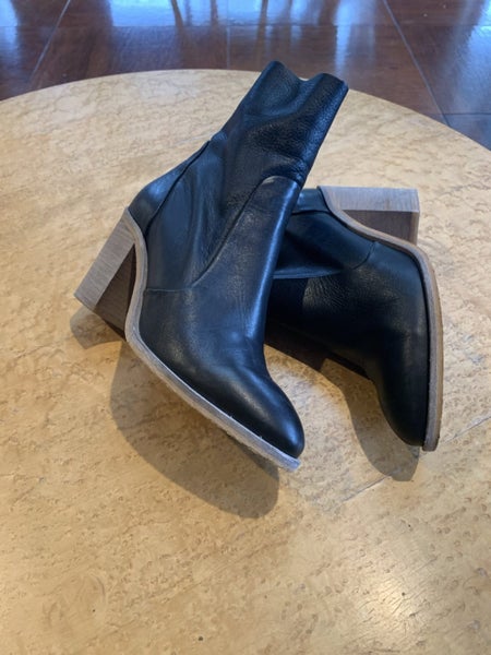Ankle boots. Elegant high quality ankle boots Carousel 1