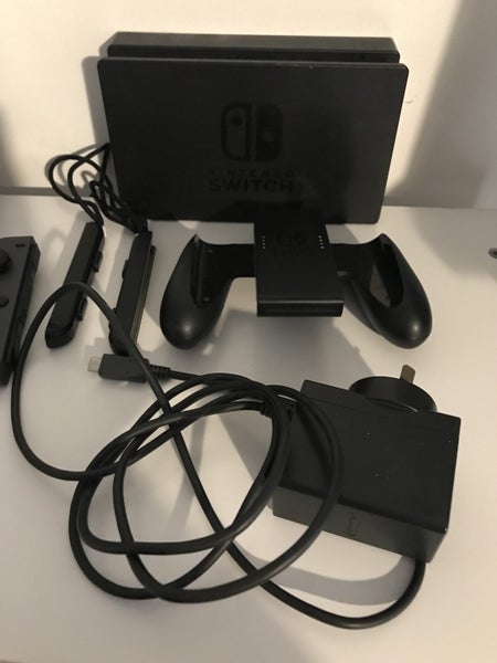 Nintendo switch + extras Carousel 10