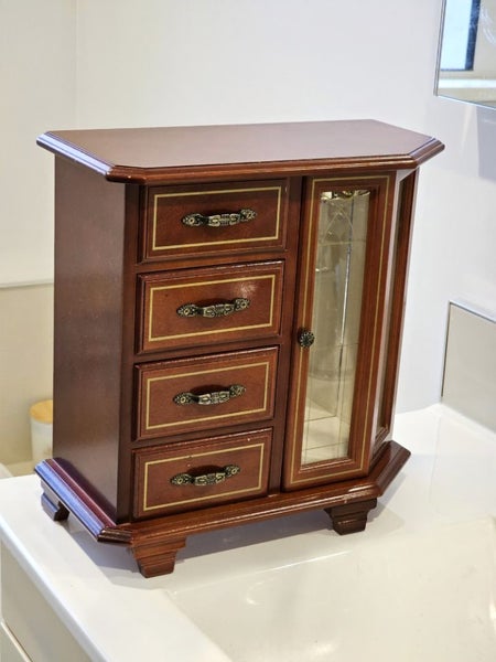 BEAUTIFUL WOODEN LUXURY JEWELLERY BOX Carousel 1